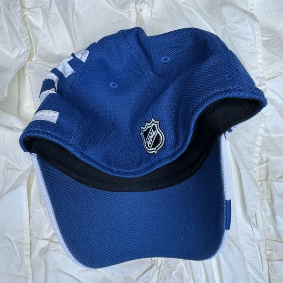 YOUTH Size Toronto Maple Leafs Hat - Picture 3 of 3